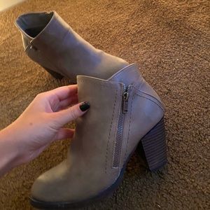 Rampage beige/tan booties!